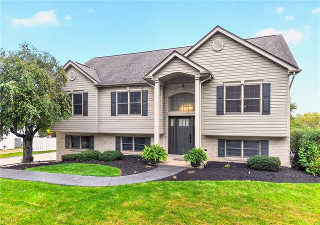 Photo 2 of Single family home for sale at 143 Janyce Dr, Hempfield Twp, PA 15601 | MLS# 1777100 | Listing updated on 2026-10-04