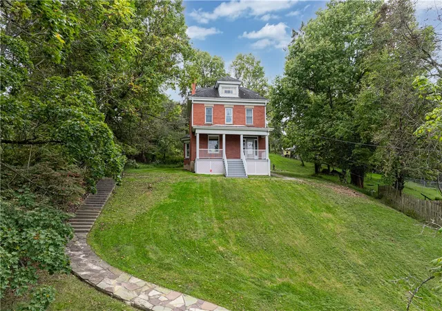 Photo 3 of Single family home for sale at 98 Acheson Ave, City Of Washington, PA 15301 | MLS# 1776618 | Listing updated on 2026-10-02