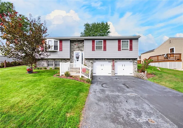 Photo 1 of Single family home for sale at 40 Fosterville Rd, Hempfield Twp, PA 15601 | MLS# 1777166 | Listing updated on 2026-10-01