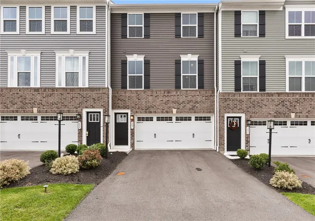 Townhouse for sale at 207 Yellowwood Ct, South Strabane, PA 15301 | MLS# 1776832