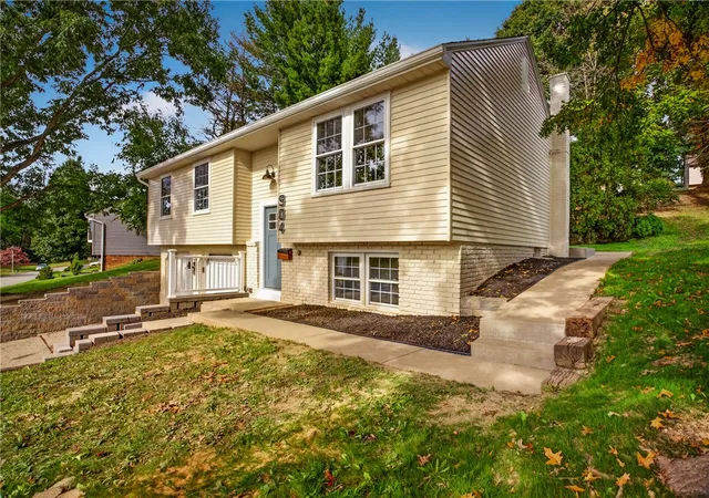 Photo 2 of Single family home for sale at 904 5th Street, Baden, PA 15005 | MLS# 1777164 | Listing updated on 2026-10-08