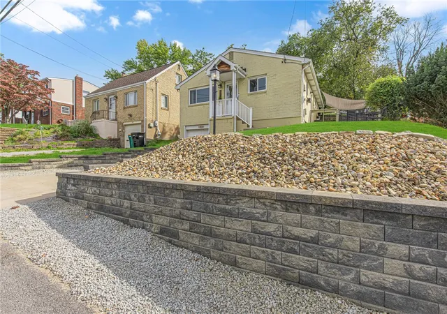 Photo 2 of Single family home for sale at 134 2nd Avenue, Ross Twp, PA 15229 | MLS# 1777171 | Listing updated on 2026-10-06