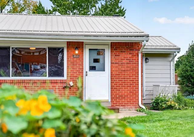 Photo 2 of Single family home for sale at 208 Burch Dr, Moon/crescent Twp, PA 15108 | MLS# 1777190 | Listing updated on 2026-10-05