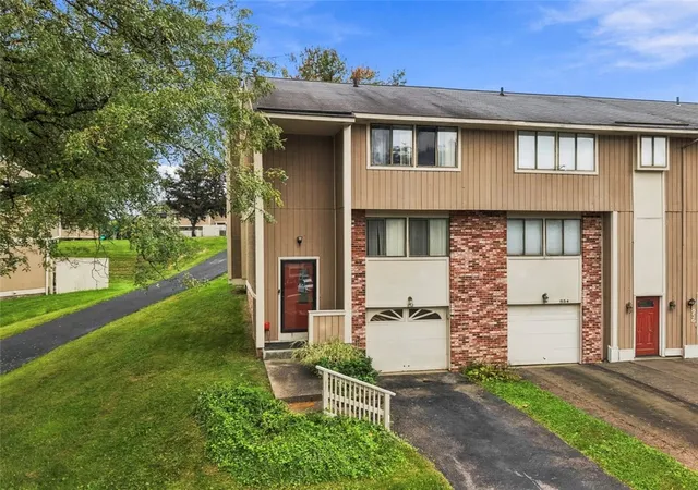 Photo 3 of Sale Pending at 852 Wheatland Cir, South Fayette, PA 15017 | MLS# 1776912 | Listing updated on 2026-10-04