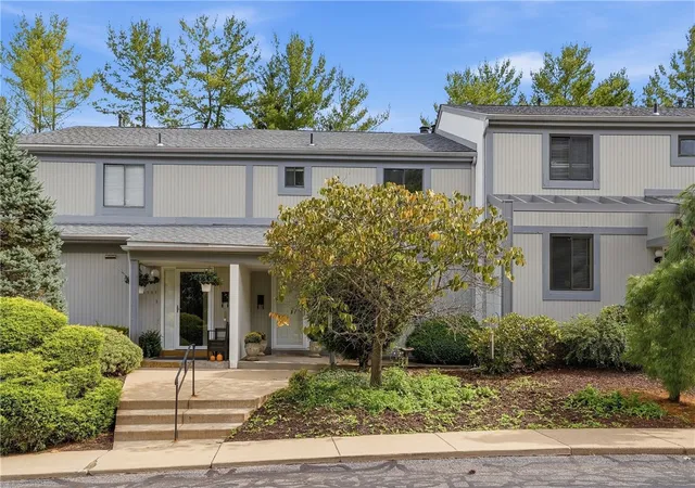 Photo 1 of Sale Pending at 1559 Pinehurst Dr, Upper St Clair, PA 15241 | MLS# 1776792 | Listing updated on 2026-10-01