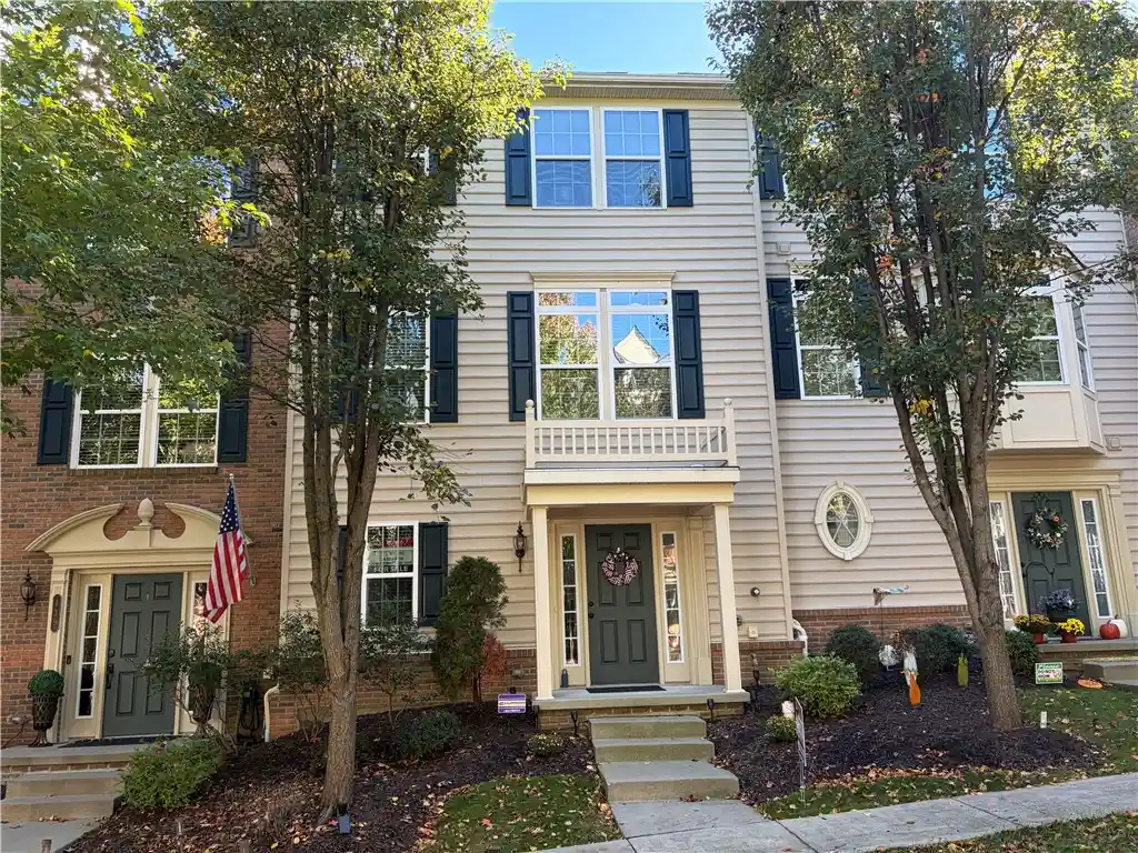 Townhouse for sale at 141 Lewisham Rd, Cranberry Twp, PA 16066 | MLS# 1776881
