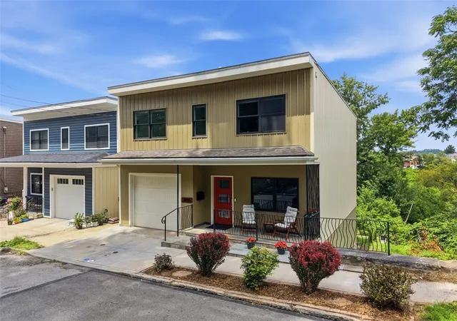 Photo 2 of Single family home for sale at 3721 Melwood Ave, Polish Hill, PA 15213 | MLS# 1777191 | Listing updated on 2026-10-03