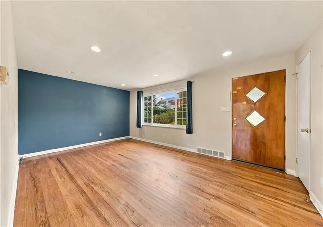 Photo 3 of Single family home for sale at 146 W Patty Ln, Monroeville, PA 15146 | MLS# 1777236 | Listing updated on 2026-10-01