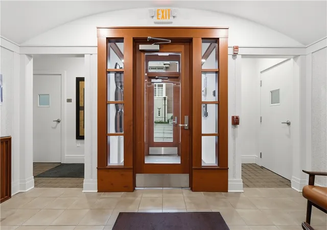 Photo 4 of Condo for sale at 1219 Crescent Pl #2D, Squirrel Hill, PA 15217 | MLS# 1777307 | Listing updated on 2026-10-02