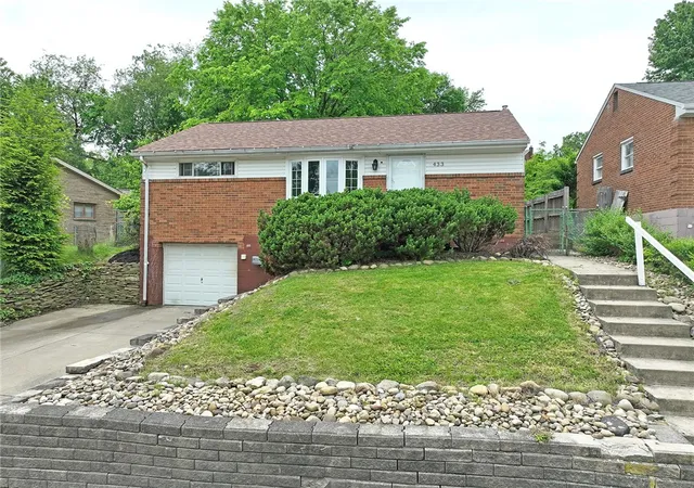 Photo 3 of Single family home for sale at 433 Ridgemont Dr, Pittsburgh, PA 15220 | MLS# 1777351 | Listing updated on 2026-10-02