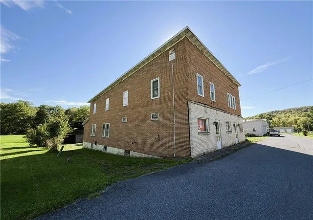 Photo 2 of Single family home for sale at 233 Keim St, Jerome, PA 15937 | MLS# 1777215 | Listing updated on 2026-10-02