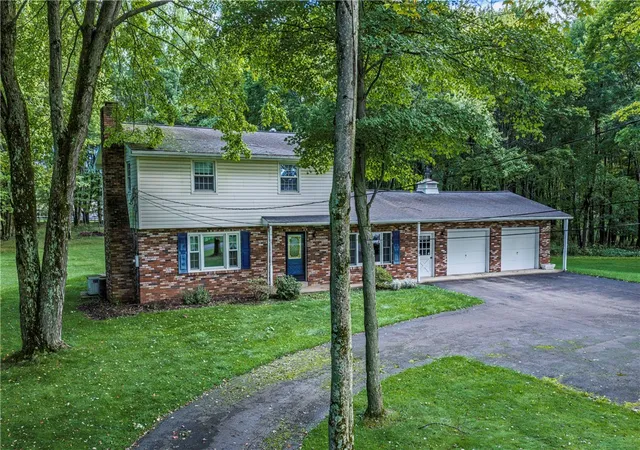 Photo 1 of Single family home for sale at 411 Kerry Dr, Butler, PA 16001 | MLS# 1777374 | Listing updated on 2026-10-02