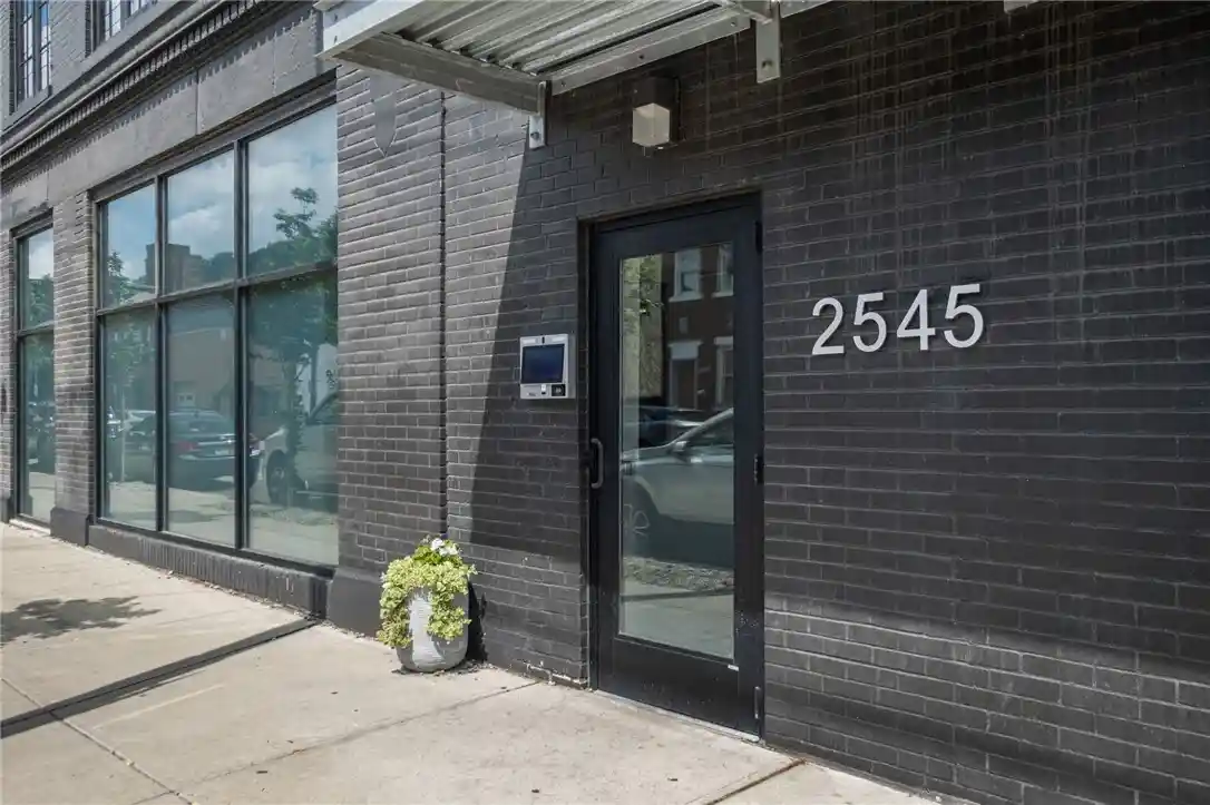 Listing Photo 2 - Condo for sale in 2545 Penn Ave located at 2545 Penn Ave, Pittsburgh, PA 15222 - Unit #504