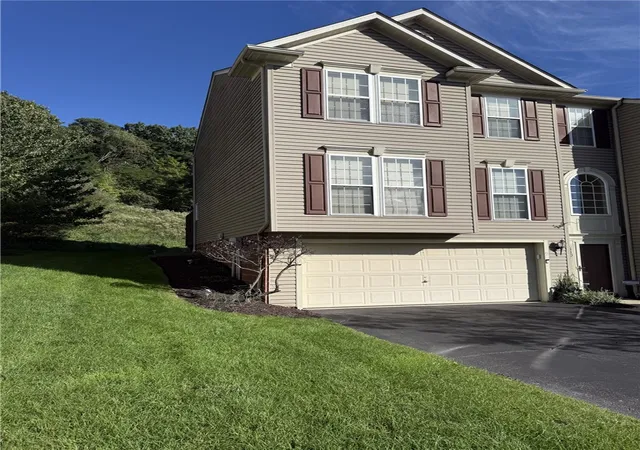 Townhouse for sale at 710 Bush Dr, Adams Twp, PA 16046 | MLS# 1777338