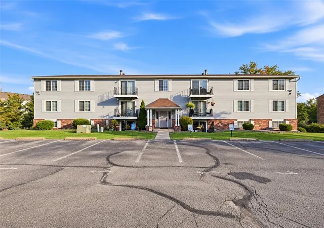 Listing Photo 1 - Condo for sale in building located at 1632 Jefferson Ridge Dr, Clairton, PA 15025