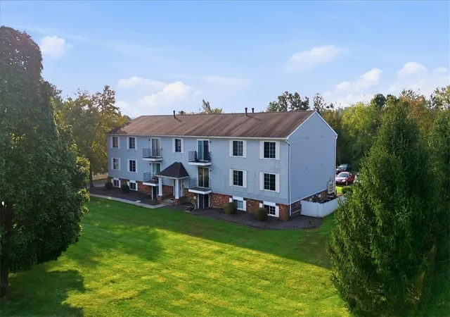 Listing Photo 2 - Condo for sale in building located at 1632 Jefferson Ridge Dr, Clairton, PA 15025