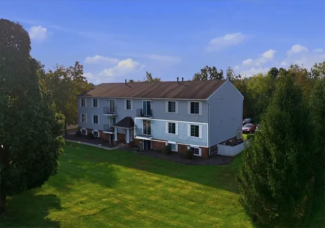 Listing Photo 3 - Condo for sale in building located at 1632 Jefferson Ridge Dr, Clairton, PA 15025