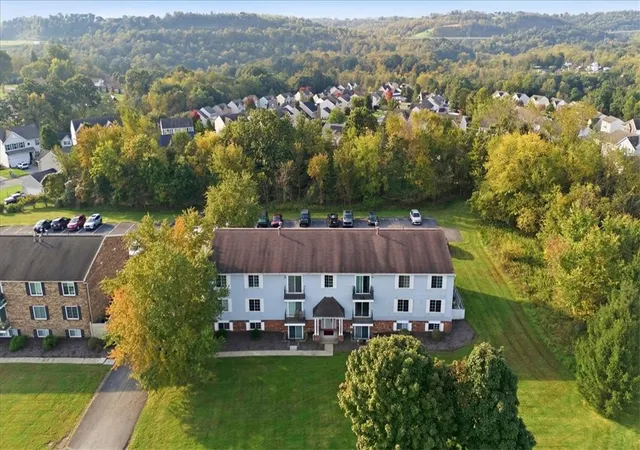 Listing Photo 4 - Condo for sale in building located at 1632 Jefferson Ridge Dr, Clairton, PA 15025