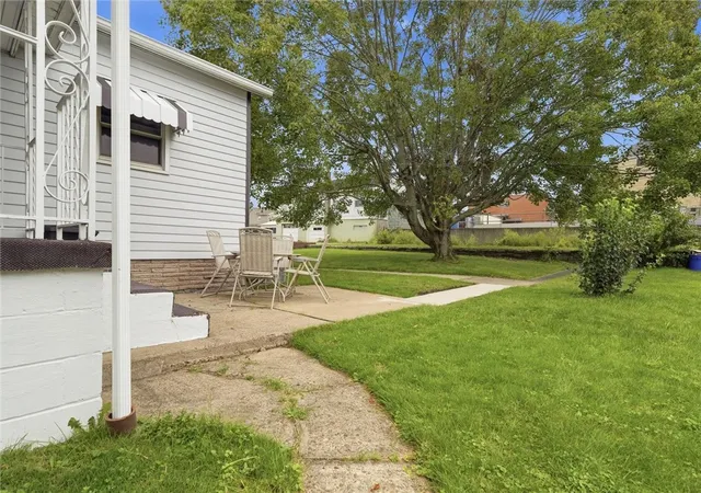 Photo 4 of Single family home for sale at 814 Graham St, Belle Vernon, PA 15012 | MLS# 1776652 | Listing updated on 2026-10-04