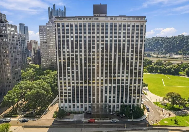Photo 2 of Condo for sale at 320 Fort Duquesne Blvd #25L, Downtown Pgh, PA 15222 | MLS# 1777567 | Listing updated on 2026-10-04