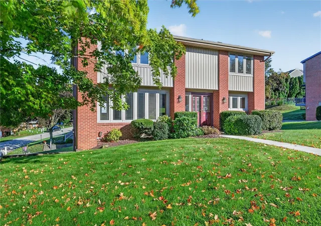 Photo 2 of Single family home for sale at 21 Scenic Dr, Coraopolis, PA 15108 | MLS# 1777517 | Listing updated on 2026-10-04