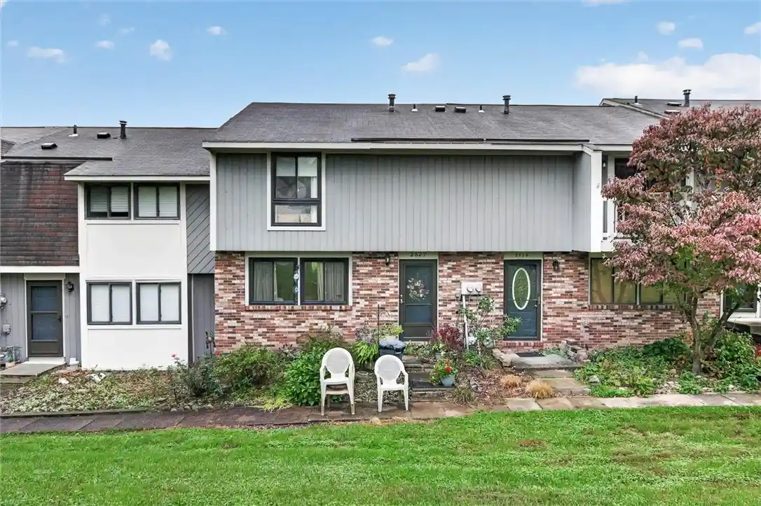 Townhouse for sale at 2527 Hunting Ridge Trl, South Fayette, PA 15017 | MLS# 1777663