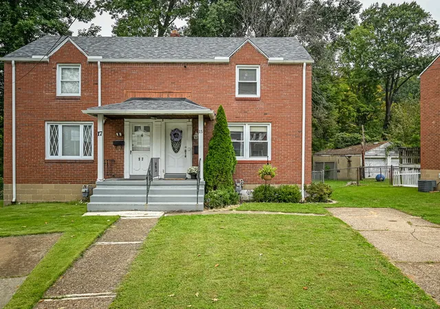 Photo 2 of Single family home for sale at 15 Avon Dr, Emsworth, PA 15202 | MLS# 1777842 | Listing updated on 2026-10-09