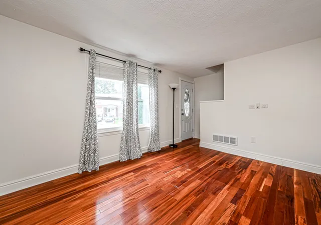 Photo 3 of Single family home for sale at 15 Avon Dr, Emsworth, PA 15202 | MLS# 1777842 | Listing updated on 2026-10-09