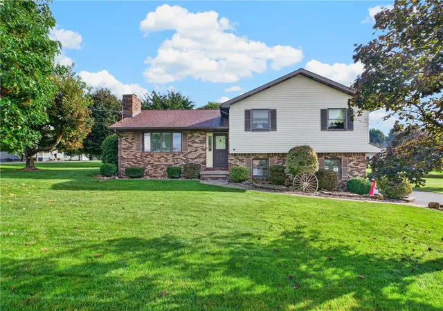 Single family home for sale at 4 Meadow Dr, Derry Twp, PA 15650 | MLS# 1777849