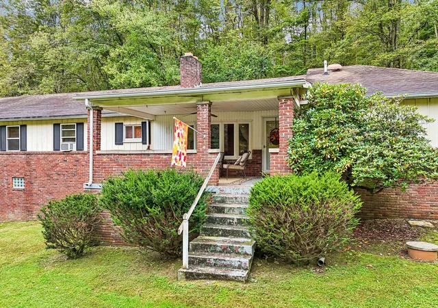 Photo 3 of Single family home for sale at 1164 Martin Rd, Conemaugh/young Twps   Ind, PA 15725 | MLS# 1777889 | Listing updated on 2026-10-11