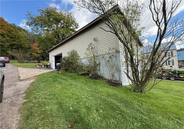 Photo 3 of Single family home for sale at 330 Park St, Ursina Boro, PA 15424 | MLS# 1777840 | Listing updated on 2026-10-08
