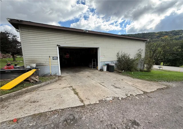 Photo 3 of Single family home for sale at 330 Park St, Ursina Boro, PA 15424 | MLS# 1777840 | Listing updated on 2026-10-08