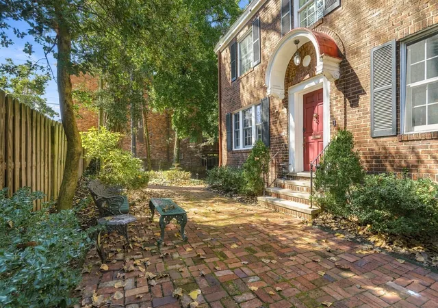 Photo 2 of Single family home for sale at 506 Roslyn Pl, Shadyside, PA 15232 | MLS# 1777899 | Listing updated on 2026-10-10
