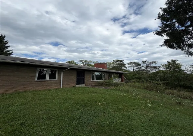 Photo 3 of Single family home for sale at 3135 Conway Wallrose Rd, Economy, PA 15005 | MLS# 1777903 | Listing updated on 2026-10-07