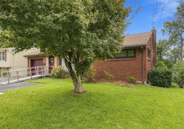 Photo 3 of Single family home for sale at 533 Longvue Dr, New Kensington, PA 15068 | MLS# 1777774 | Listing updated on 2026-10-06