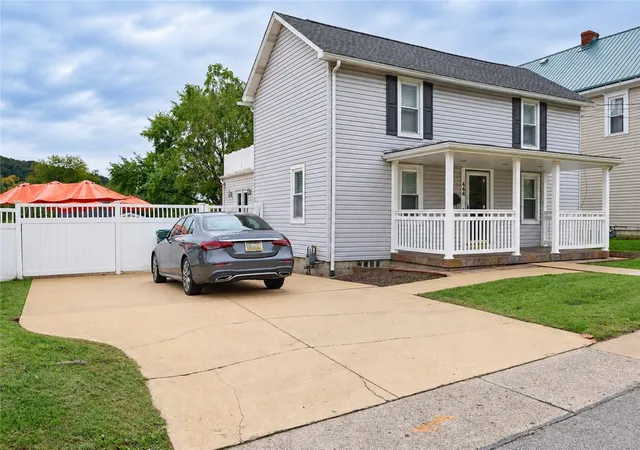 Photo 2 of Single family home for sale at 444 Washington St, Indiana Boro, PA 15701 | MLS# 1777978 | Listing updated on 2026-10-09
