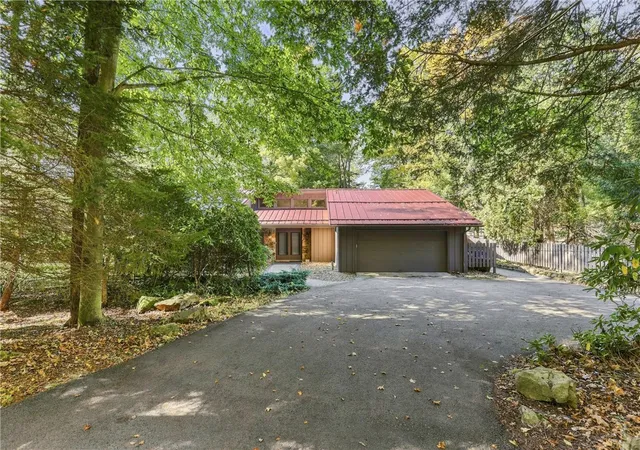Photo 3 of Single family home for sale at 182 S Peninsula Dr, Indian Lake Boro, PA 15926 | MLS# 1777947 | Listing updated on 2026-10-07