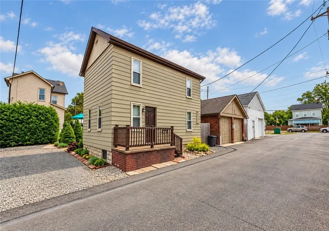 Photo 1 of Single family home for sale at 1520 1/2 4th Ave, Coraopolis, PA 15108 | MLS# 1777709 | Listing updated on 2026-10-07