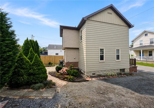 Photo 2 of Single family home for sale at 1520 1/2 4th Ave, Coraopolis, PA 15108 | MLS# 1777709 | Listing updated on 2026-10-07