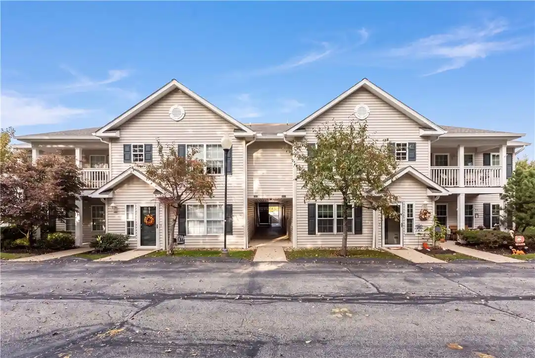 Listing Photo 1 - Condo for sale in 3104 Lenox Dr located at 3104 Lenox Dr, Bethel Park, PA 15102 - Unit 3104 Lenox Dr