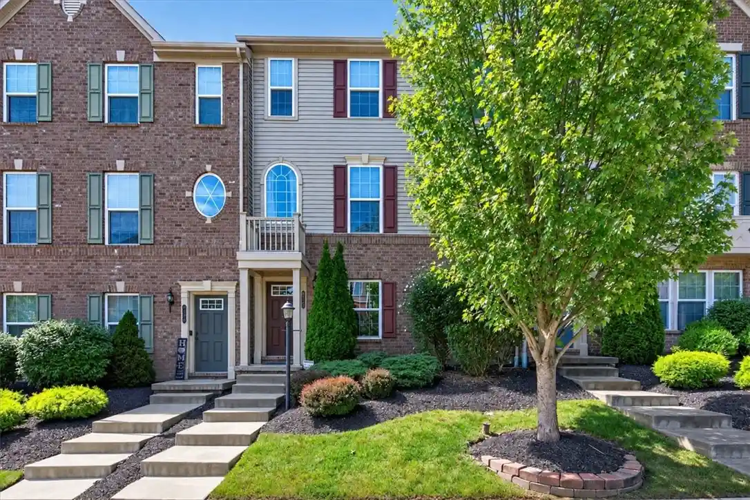 Townhouse for sale at 228 Thornapple Ln, Cranberry Twp, PA 16066 | MLS# 1777971