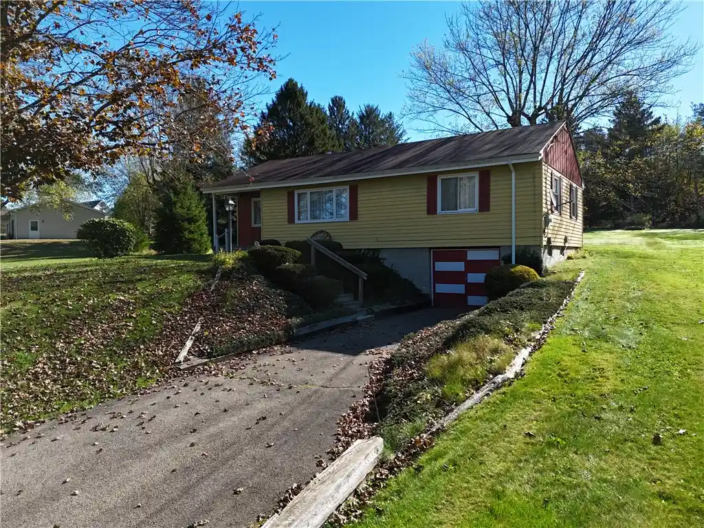 Single family home for sale at 282 Pleasant View Dr, Kittanning, PA 16201 | MLS# 1779877