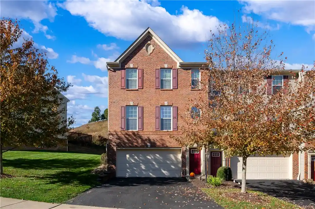 Townhouse for sale at 210 Broadstone Dr, Adams Twp, PA 16046 | MLS# 1780548