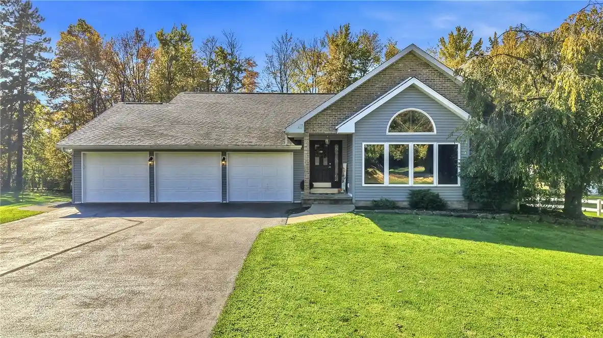 Photo 1 of Single family home for sale at 3690 Fran Ln, Hermitage, PA 16148 | MLS# 1780587 | Listing updated on 2026-10-28