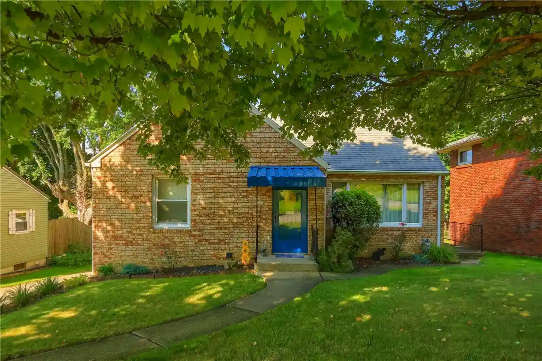 Single family home for sale at 816 Aetna Dr, Ellwood City, PA 16117 | MLS# 1780969 | Listing updated on 2026-10-28