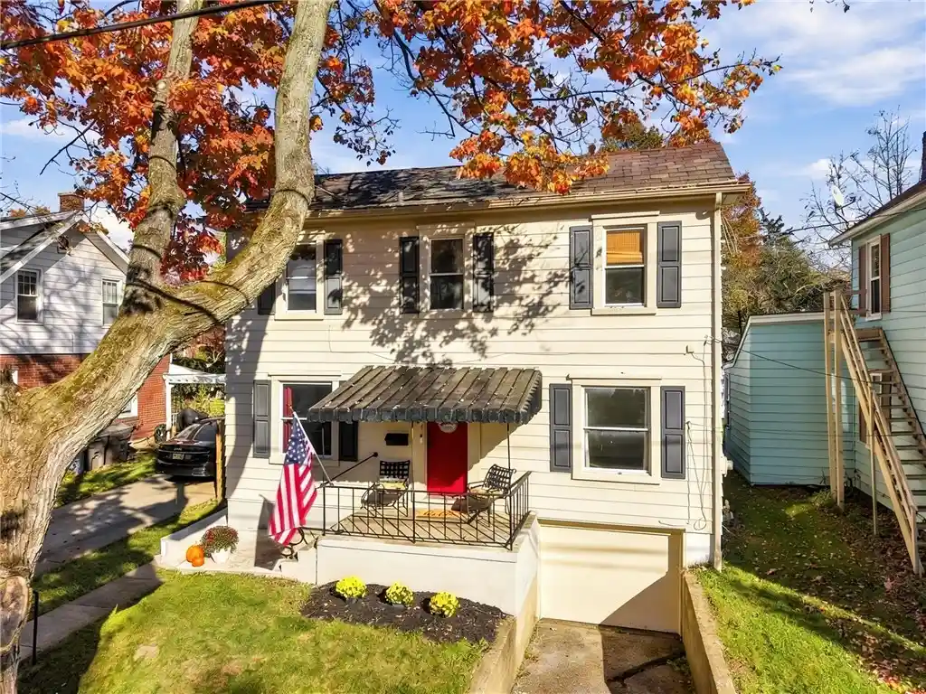 Photo 1 of Single family home for sale at 304 S High St, Zelienople Boro, PA 16063 | MLS# 1780992 | Listing updated on 2026-10-29