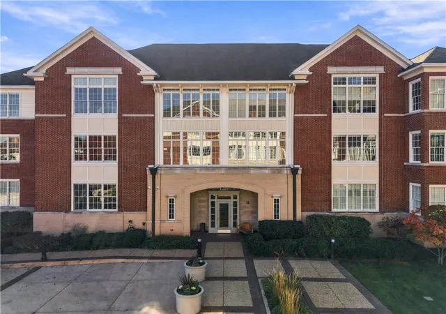 Photo 1 of Condo for sale at 1219 Crescent Pl #2A, Squirrel Hill, PA 15217 | MLS# 1781102 | Listing updated on 2026-10-30