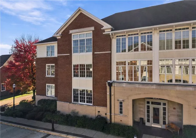Photo 1 of Condo for sale at 1219 Crescent Pl #2A, Squirrel Hill, PA 15217 | MLS# 1781102 | Listing updated on 2026-10-30