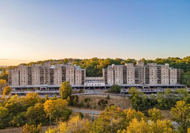 Condo for sale at 2160 Greentree Rd #611W, Scott Twp, PA 15220 | MLS# 1781298