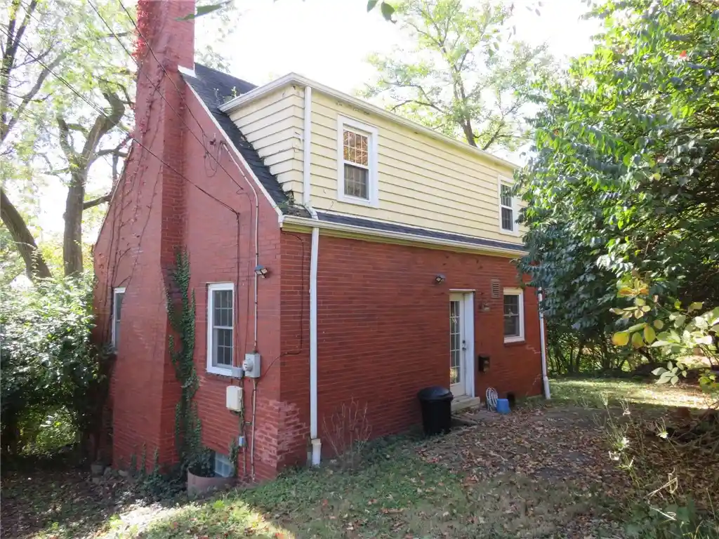 Photo 1 of Single family home for sale at 8 Terrace Rd, Rosslyn Farms, PA 15106 | MLS# 1781351 | Listing updated on 2026-10-29